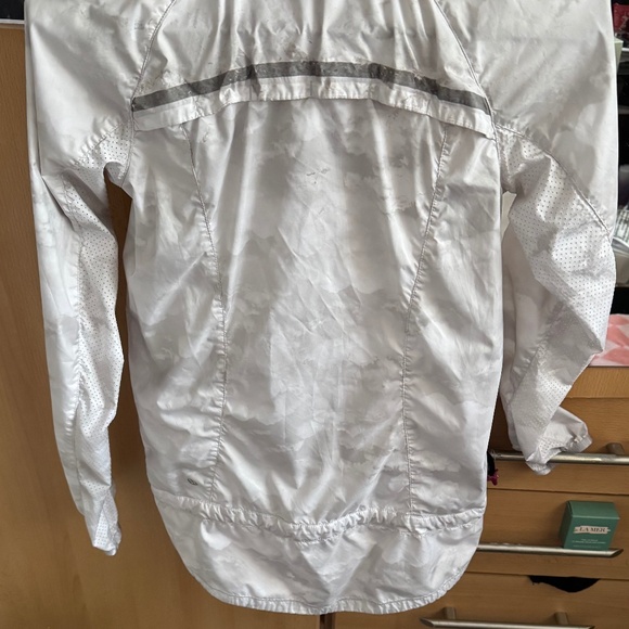 Lululemon Miss Misty Jacket Size 2 - Good Used Condition - Picture 4 of 16